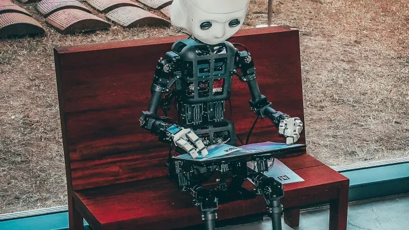 Anthropic推进IPO筹备估值9650亿美元超OpenAI，最早10月上市或抢跑OpenAI-修愚
